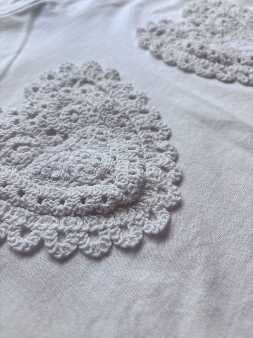 H&M White Appliquéd T-Shirt - Picture 6 of 8